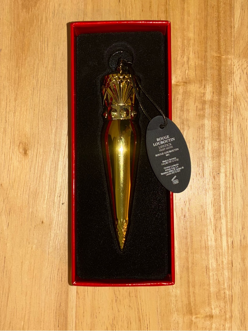 💄💋Christian Louboutin The Rouge 001 shade Lipstick-in Signature Box NWT 💄💋 - Picture 4 of 6